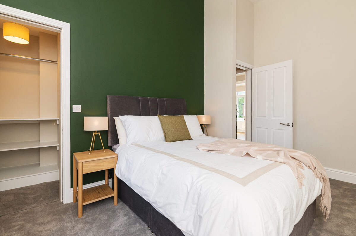 EirStay corporate short stay double bedroom with wardrobe Donnybrook Dublin 4