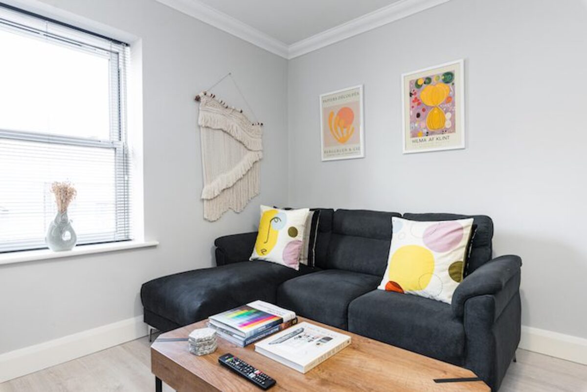 Kingsize bedroom in EirStay Aungier serviced apartment Dublin 2 short-term rental city centre