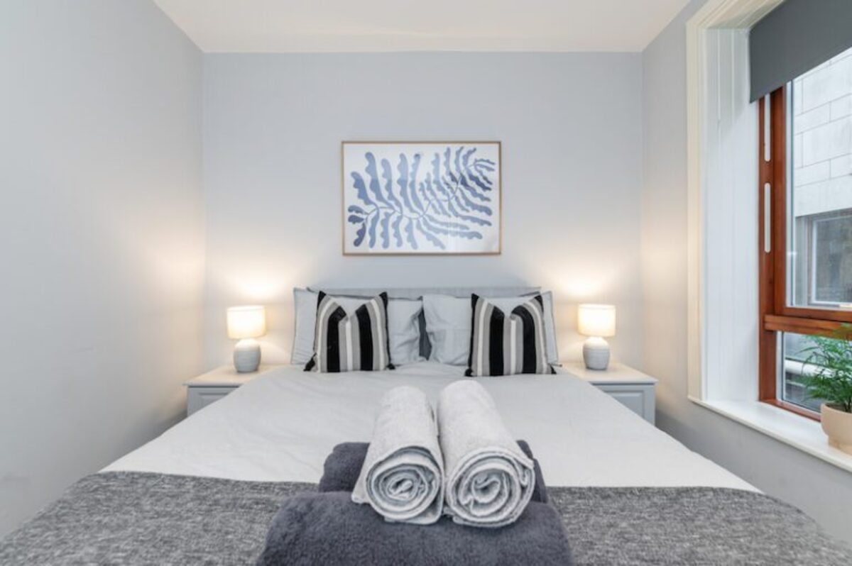 Living space in EirStay Italian Quarter short-term rental apartment Dublin 1 near River Liffey