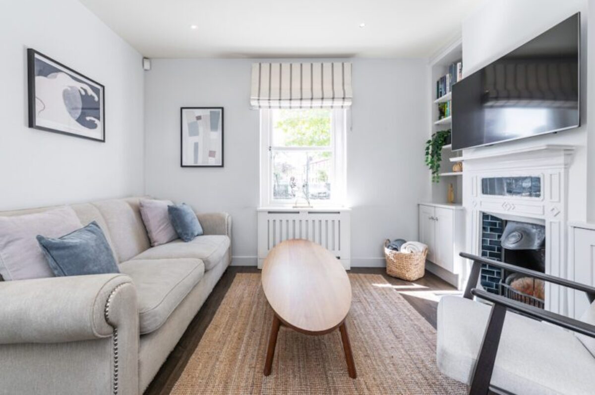 Open plan living room in EirStay Sandford Gardens serviced house Dublin 8 corporate short stay